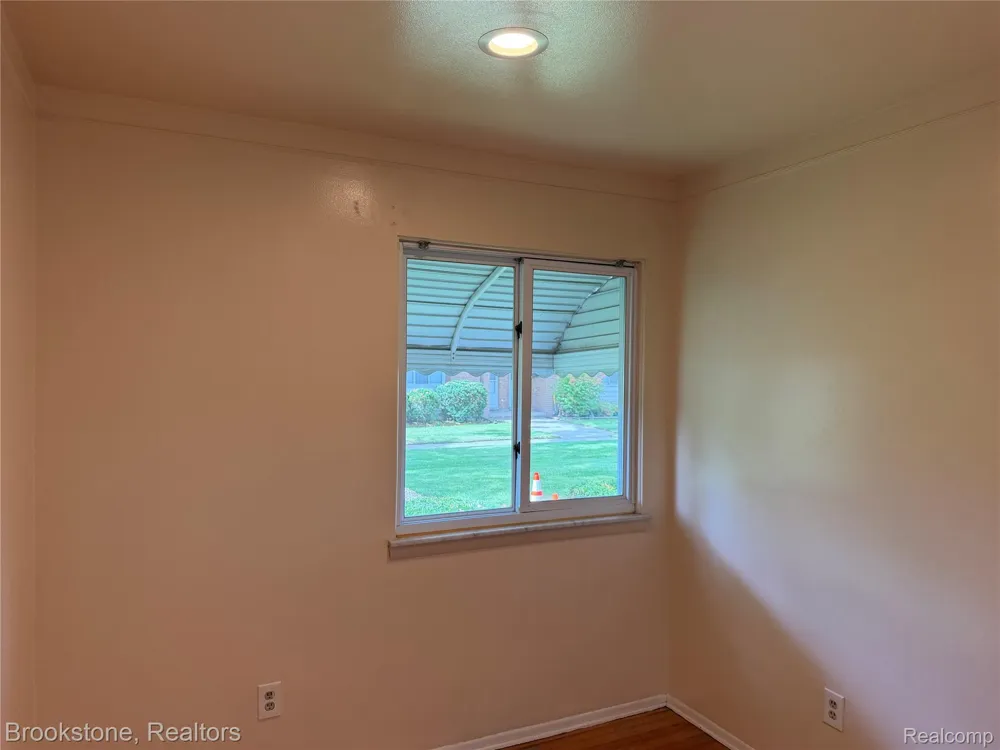 8401 18 Mile Road #241 Sterling Heights City, MI 48313