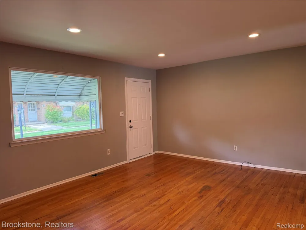 8401 18 Mile Road #241 Sterling Heights City, MI 48313