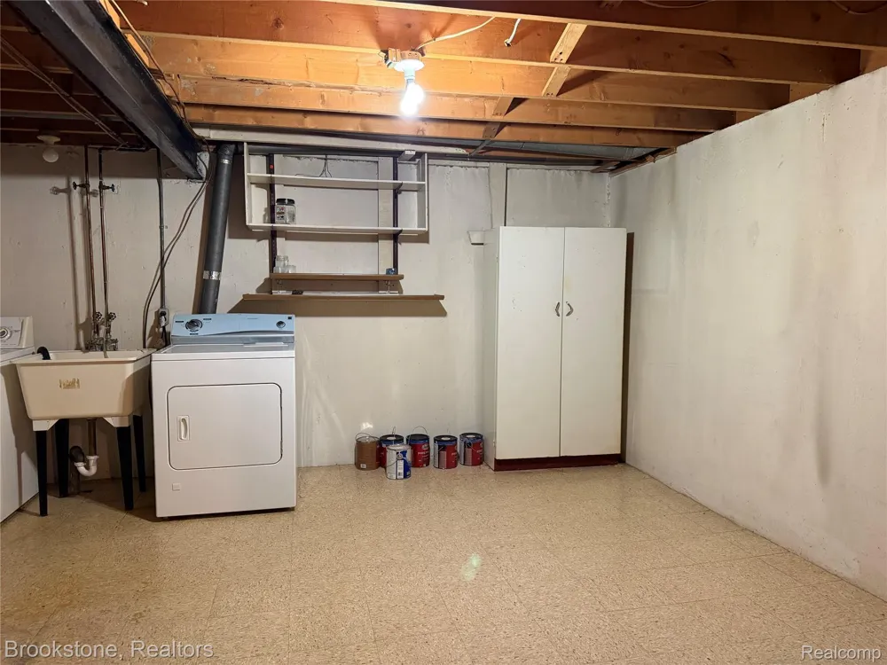 8401 18 Mile Road #241 Sterling Heights City, MI 48313