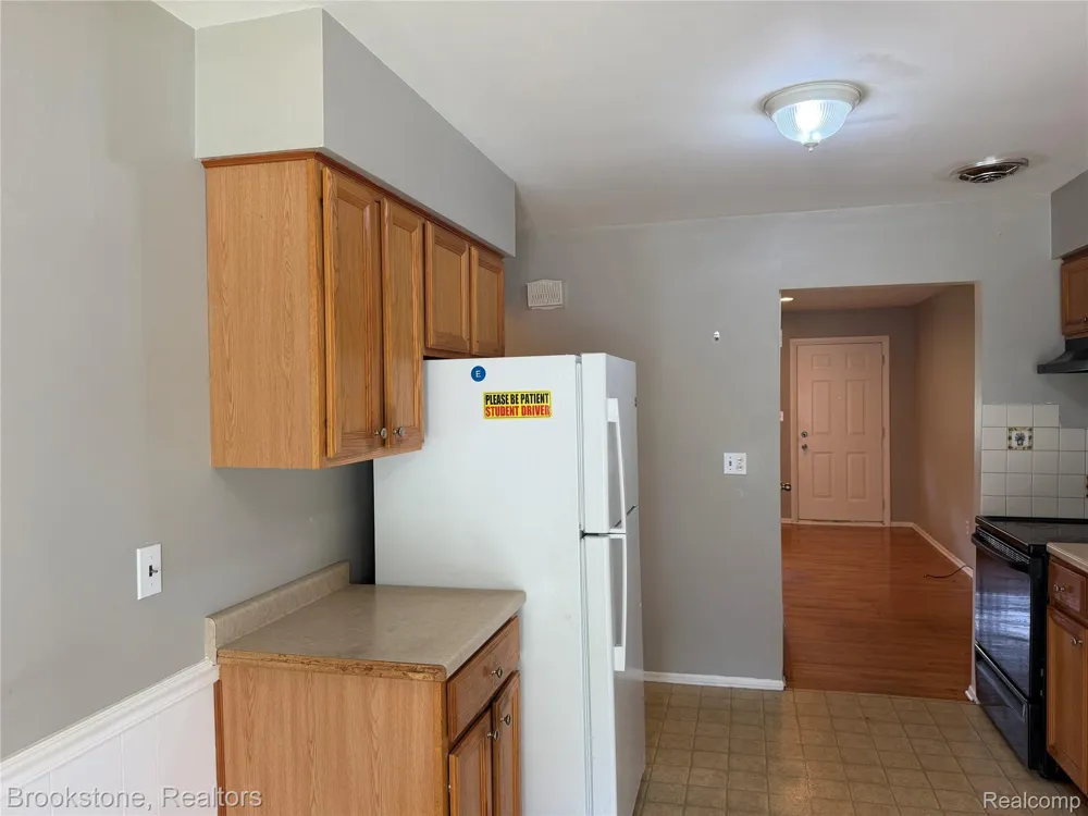 8401 18 Mile Road #241 Sterling Heights City, MI 48313