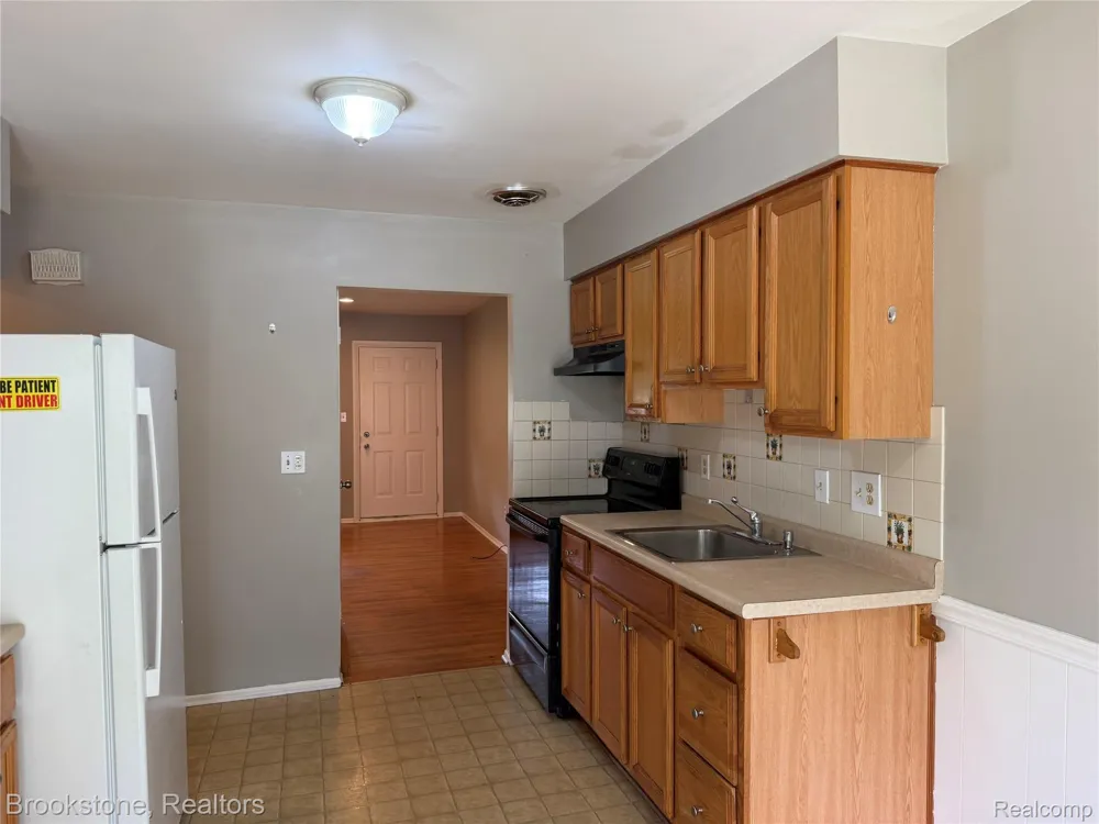 8401 18 Mile Road #241 Sterling Heights City, MI 48313