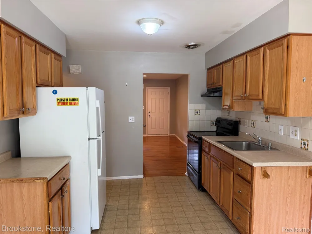 8401 18 Mile Road #241 Sterling Heights City, MI 48313