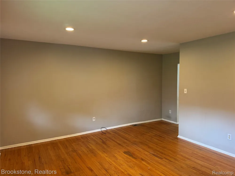 8401 18 Mile Road #241 Sterling Heights City, MI 48313