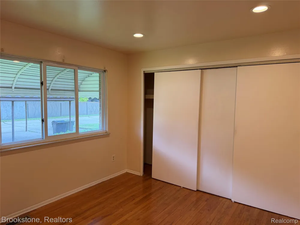 8401 18 Mile Road #241 Sterling Heights City, MI 48313