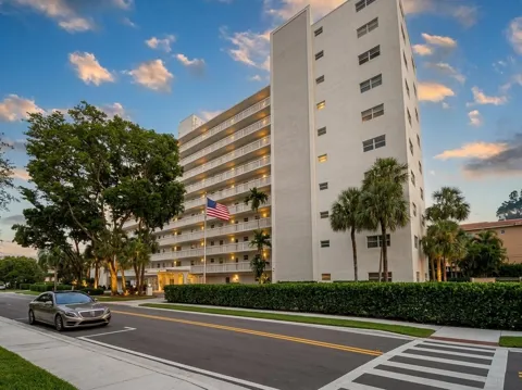 2555 NE 11th Street #303
