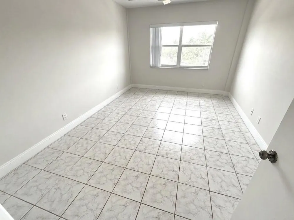 2555 NE 11th Street #303 Fort Lauderdale, FL 33304