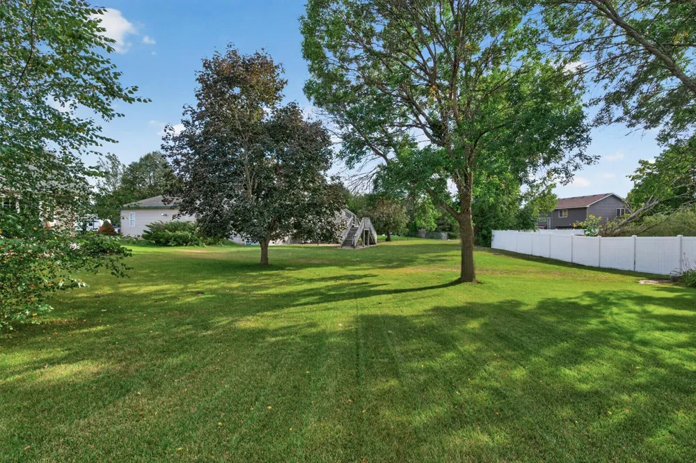 9509 Dogwood Avenue Brooklyn Park, MN 55443