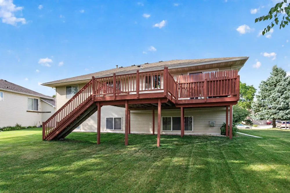 9509 Dogwood Avenue Brooklyn Park, MN 55443