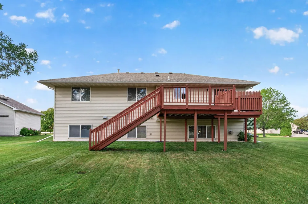 9509 Dogwood Avenue Brooklyn Park, MN 55443
