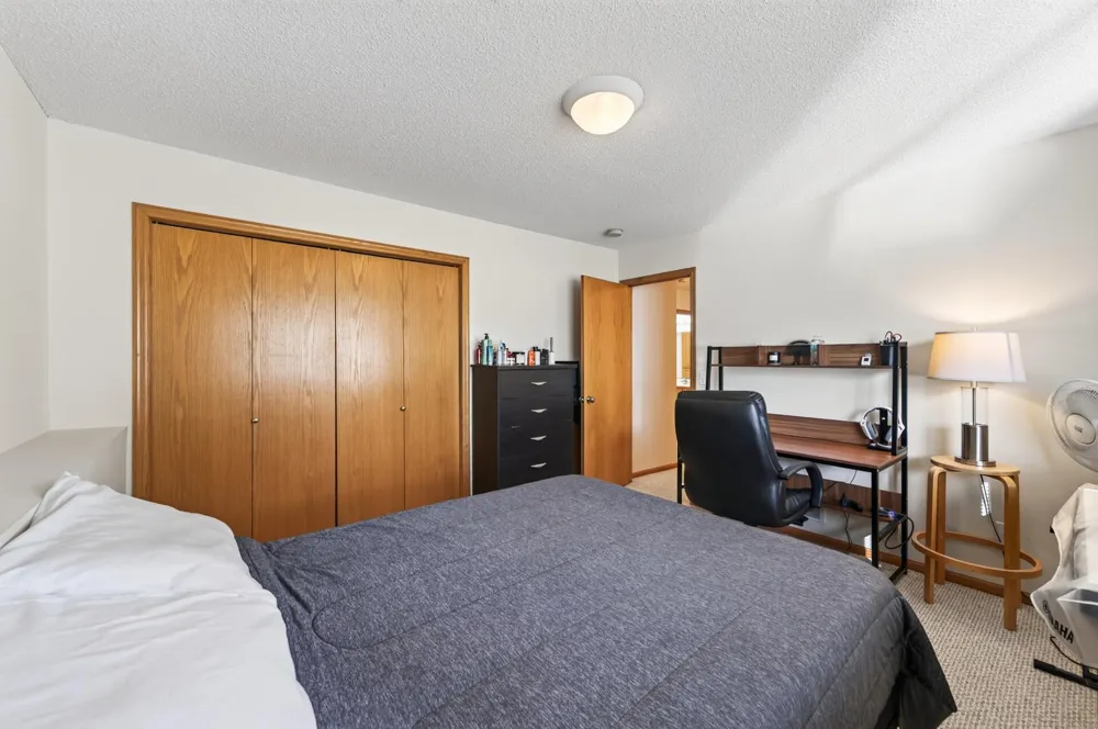 9509 Dogwood Avenue Brooklyn Park, MN 55443