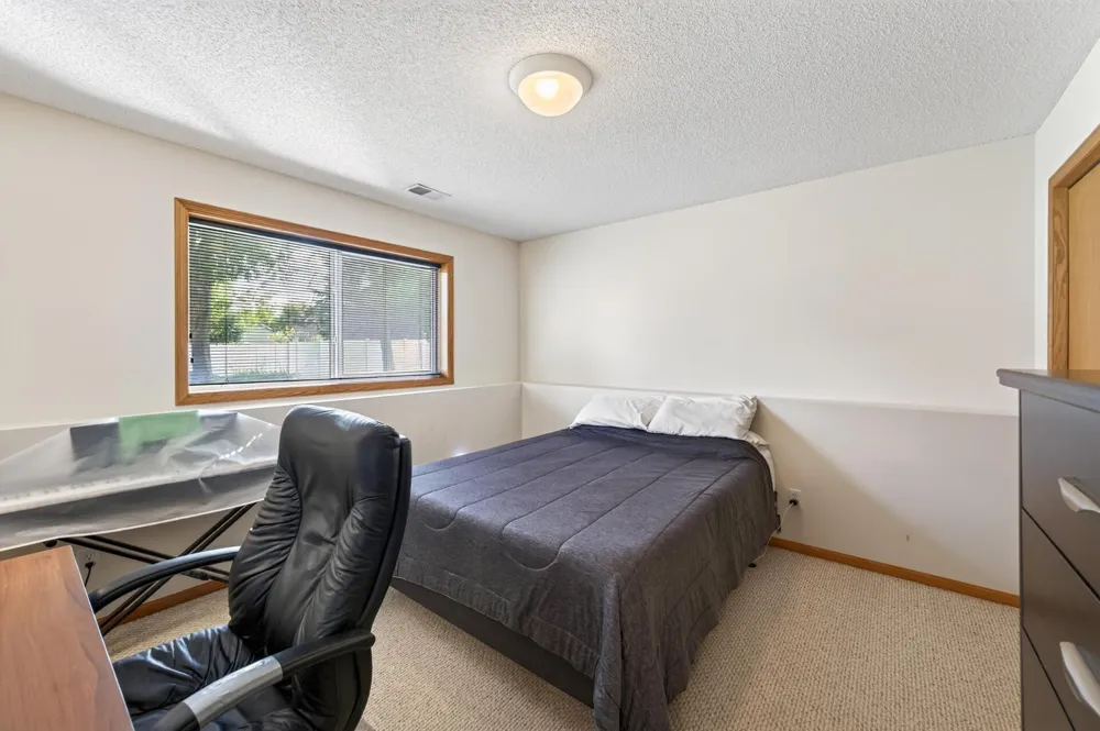 9509 Dogwood Avenue Brooklyn Park, MN 55443