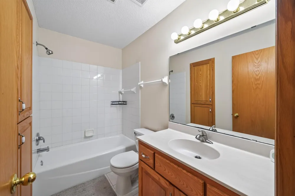 9509 Dogwood Avenue Brooklyn Park, MN 55443
