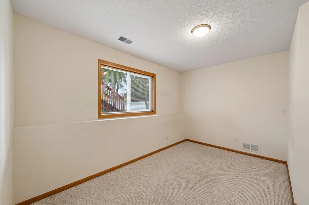 9509 Dogwood Avenue Brooklyn Park, MN 55443