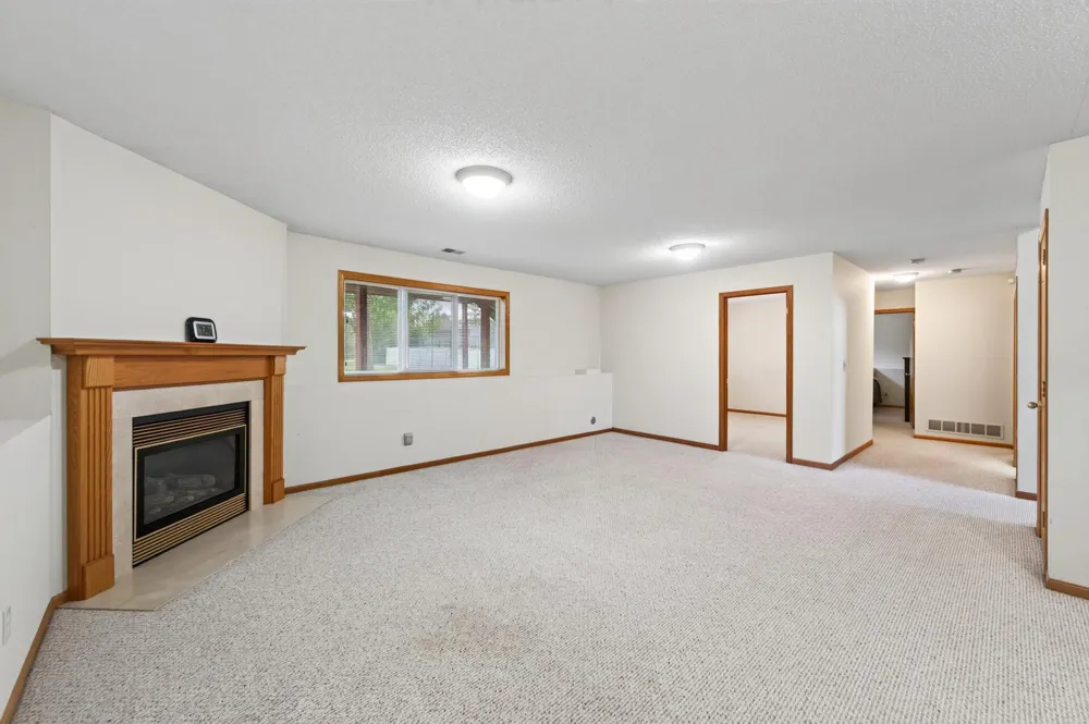 9509 Dogwood Avenue Brooklyn Park, MN 55443