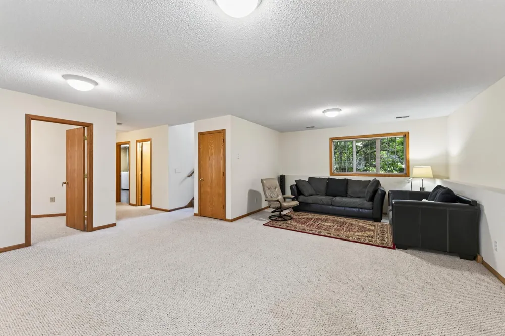 9509 Dogwood Avenue Brooklyn Park, MN 55443