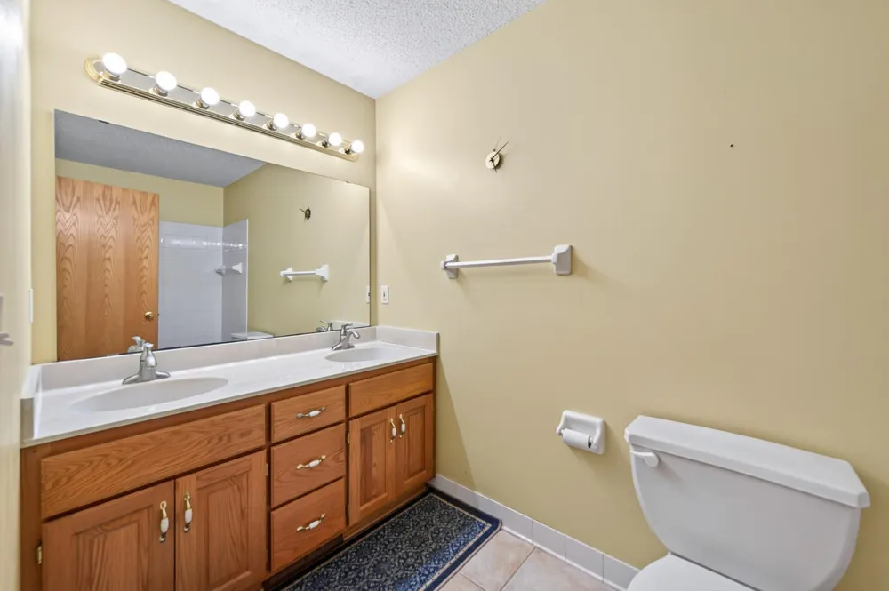 9509 Dogwood Avenue Brooklyn Park, MN 55443