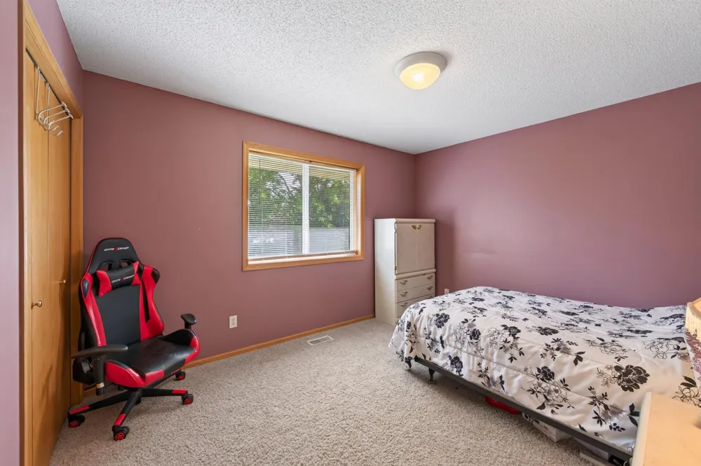 9509 Dogwood Avenue Brooklyn Park, MN 55443
