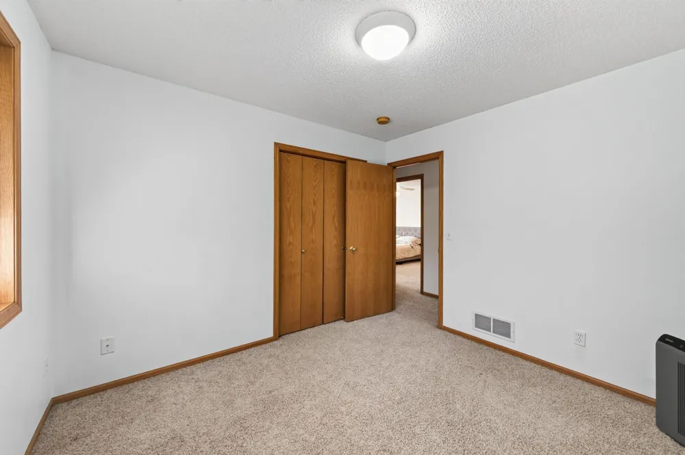 9509 Dogwood Avenue Brooklyn Park, MN 55443