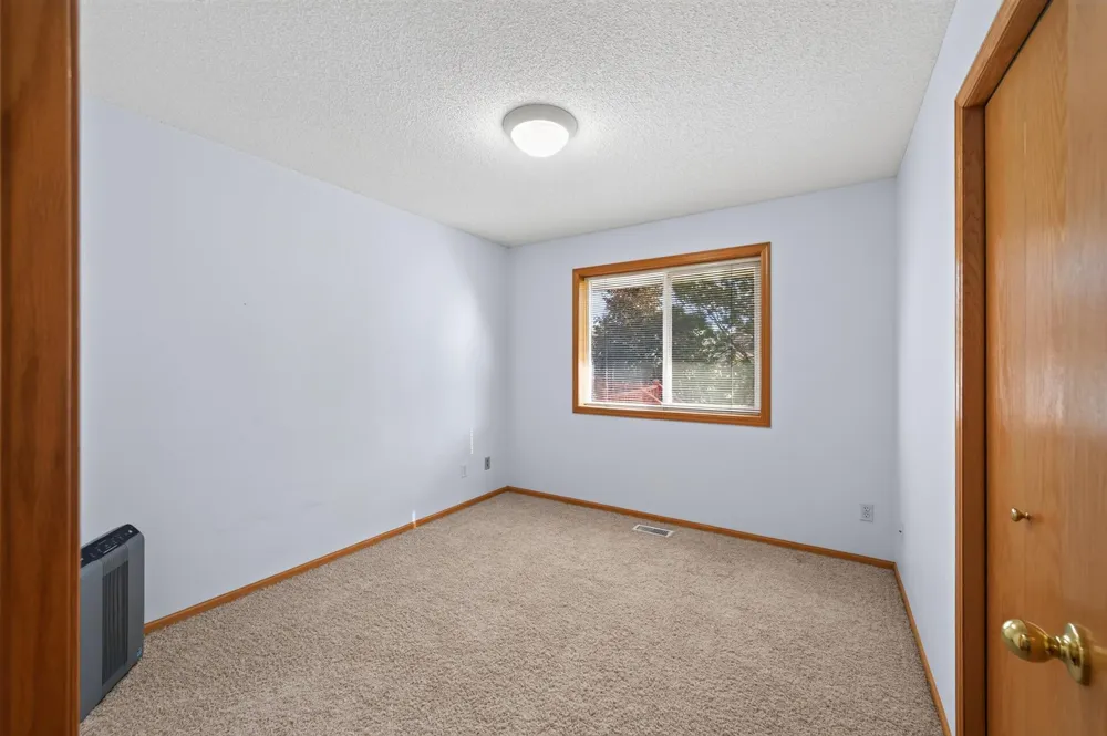 9509 Dogwood Avenue Brooklyn Park, MN 55443