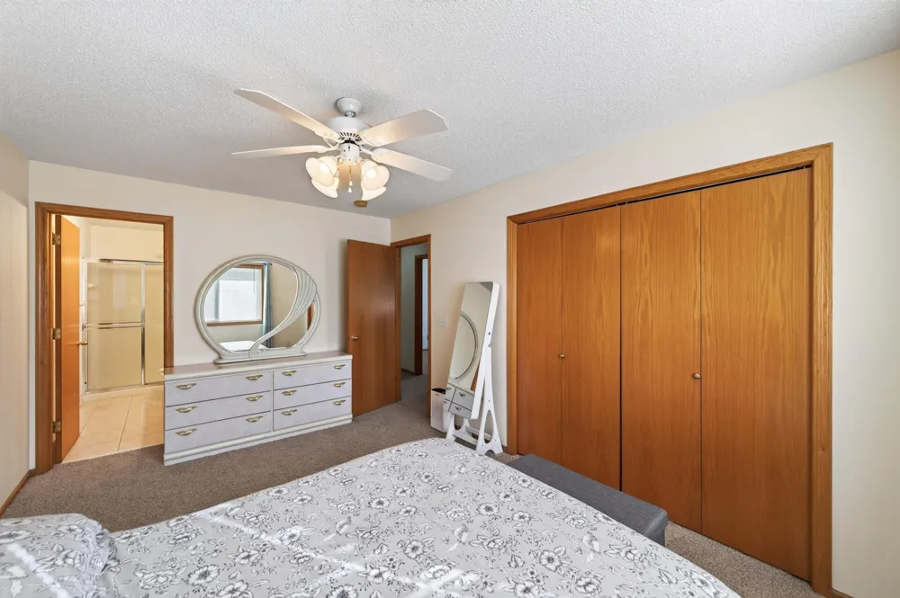 9509 Dogwood Avenue Brooklyn Park, MN 55443