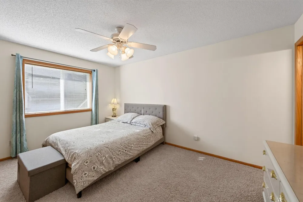 9509 Dogwood Avenue Brooklyn Park, MN 55443