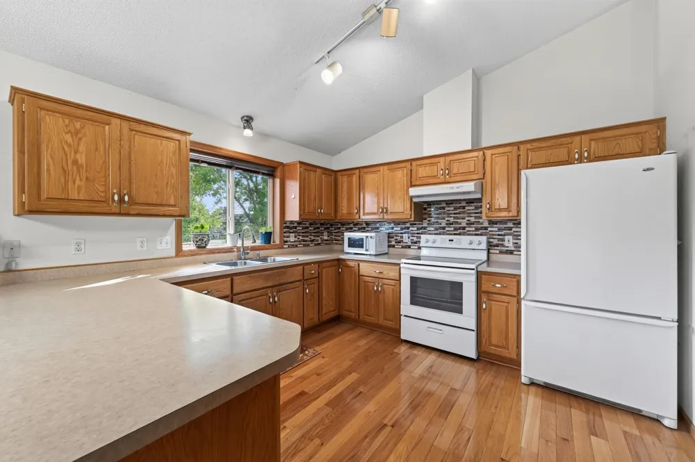 9509 Dogwood Avenue Brooklyn Park, MN 55443