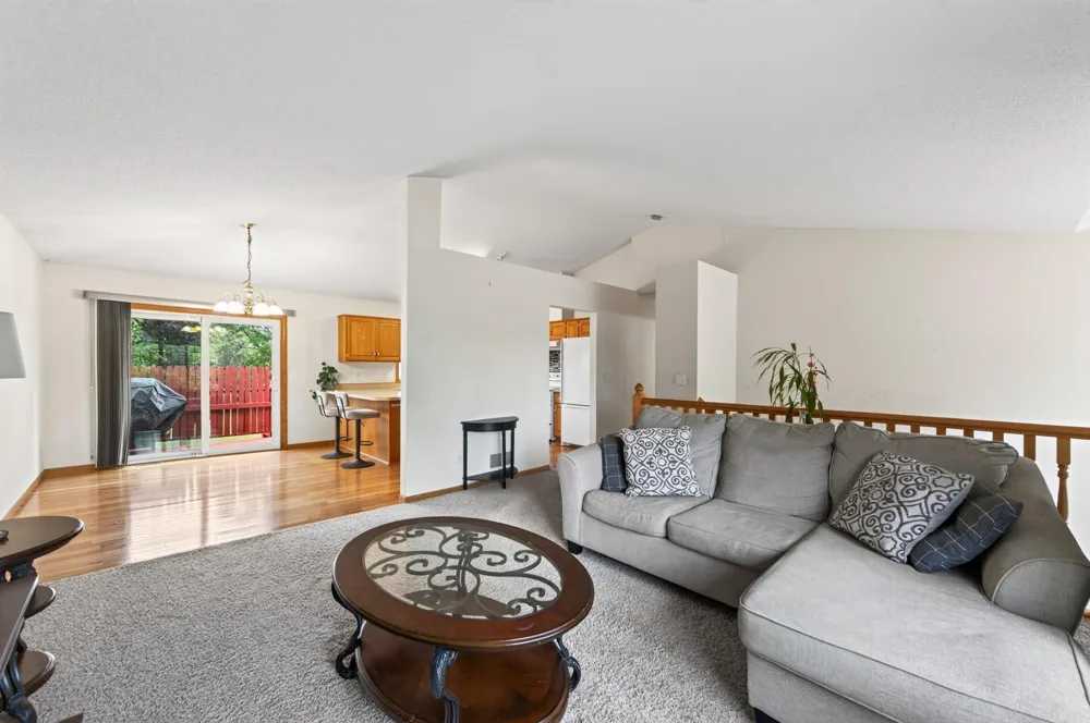 9509 Dogwood Avenue Brooklyn Park, MN 55443