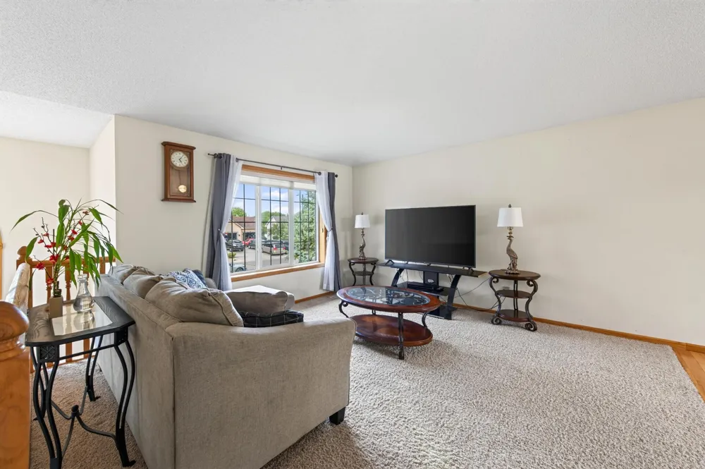 9509 Dogwood Avenue Brooklyn Park, MN 55443