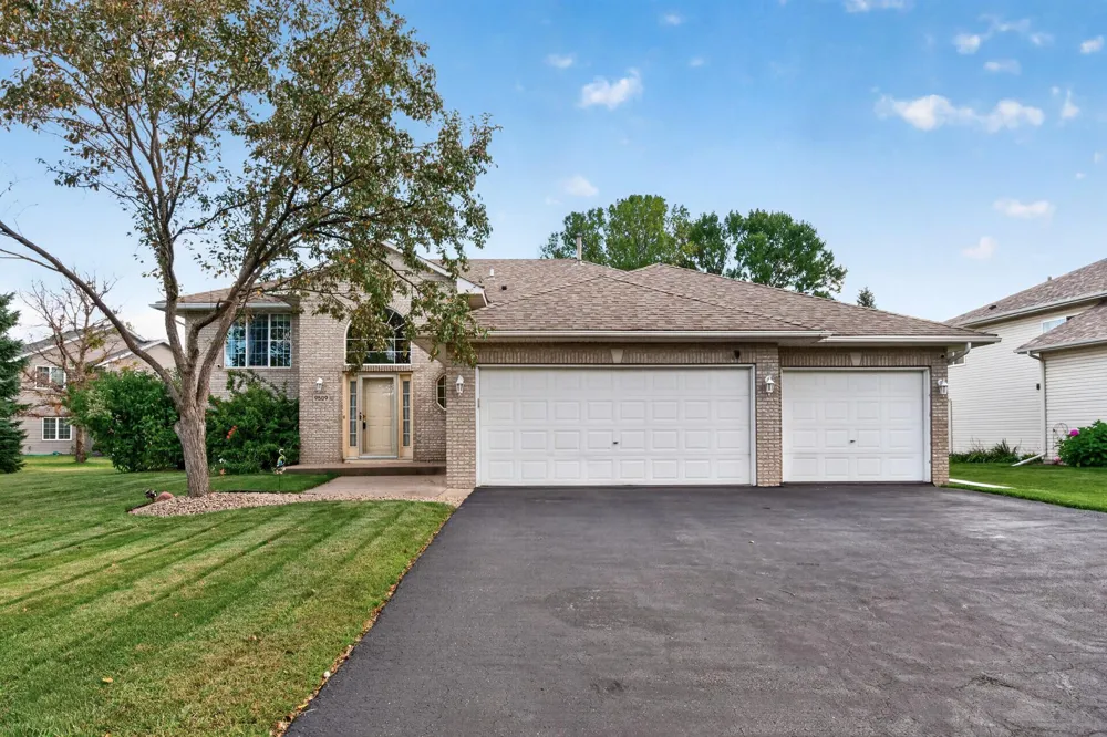 9509 Dogwood Avenue Brooklyn Park, MN 55443