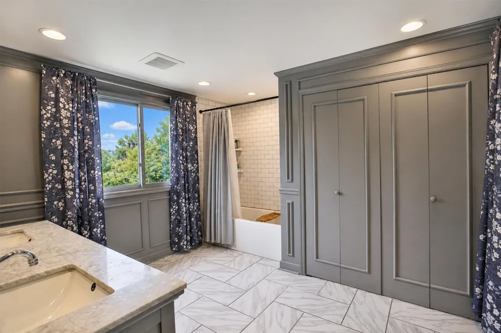 823 Memorial Parkway SW Rochester, MN 55902