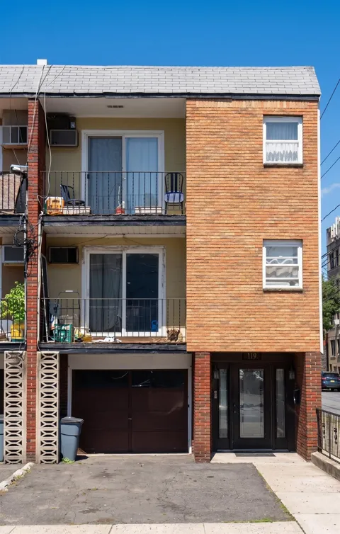 119 OAKLAND AVE