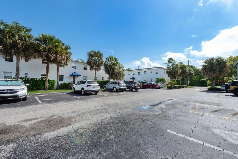 5471 SW 78th St #16D Miami, FL 33143
