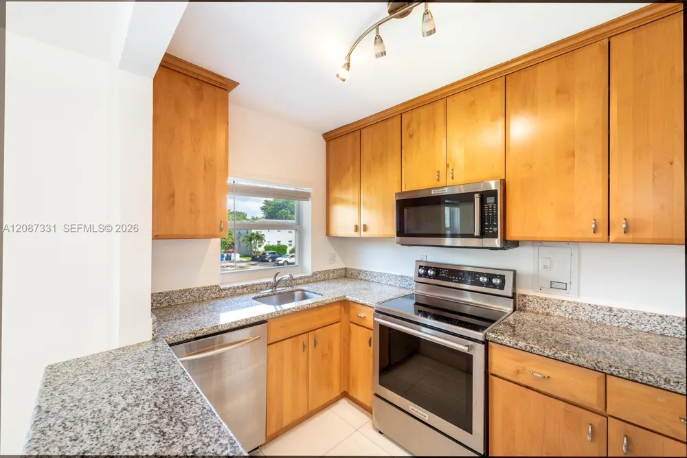 5471 SW 78th St #16D Miami, FL 33143