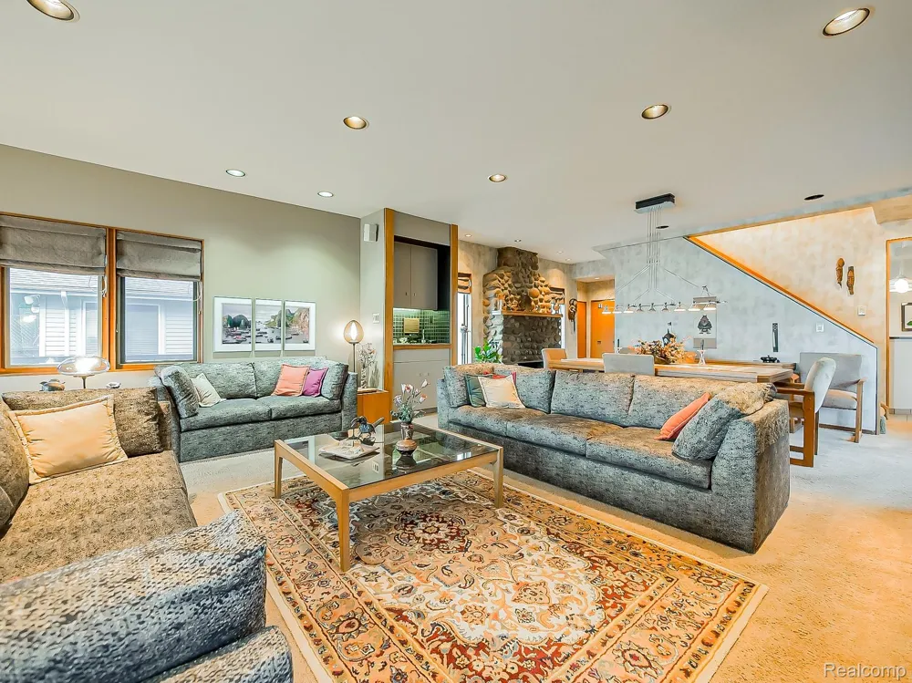 7830 Barnsbury Road West Bloomfield Charter Township, MI 48324