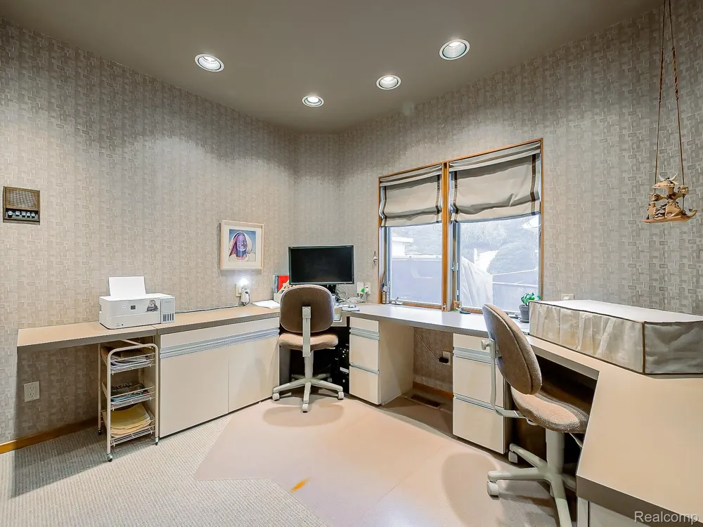 7830 Barnsbury Road West Bloomfield Charter Township, MI 48324