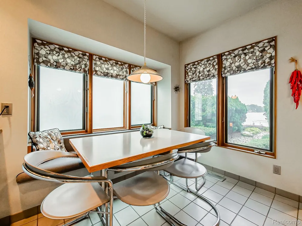 7830 Barnsbury Road West Bloomfield Charter Township, MI 48324