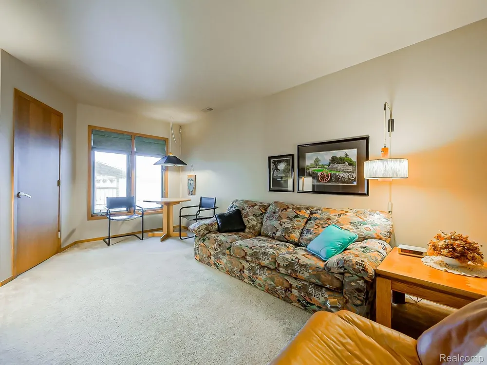 7830 Barnsbury Road West Bloomfield Charter Township, MI 48324