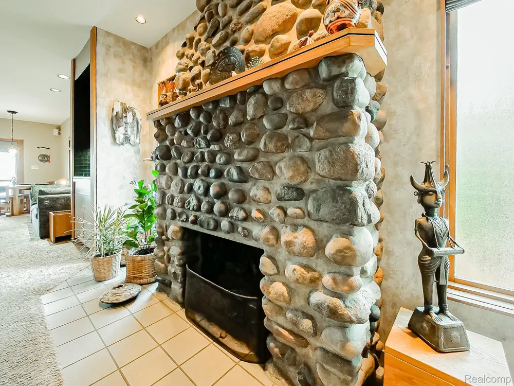 7830 Barnsbury Road West Bloomfield Charter Township, MI 48324