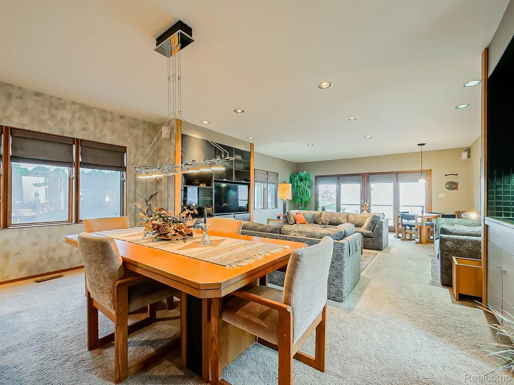 7830 Barnsbury Road West Bloomfield Charter Township, MI 48324