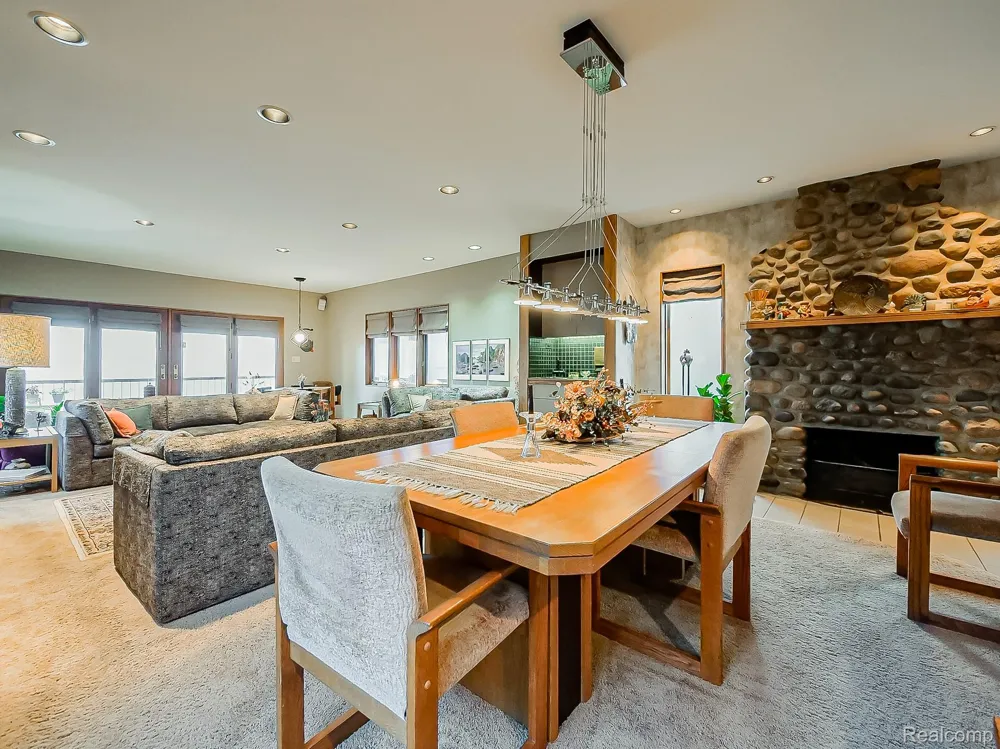 7830 Barnsbury Road West Bloomfield Charter Township, MI 48324