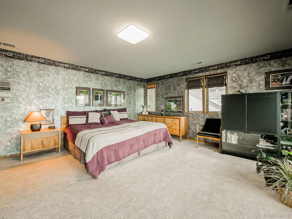 7830 Barnsbury Road West Bloomfield Charter Township, MI 48324
