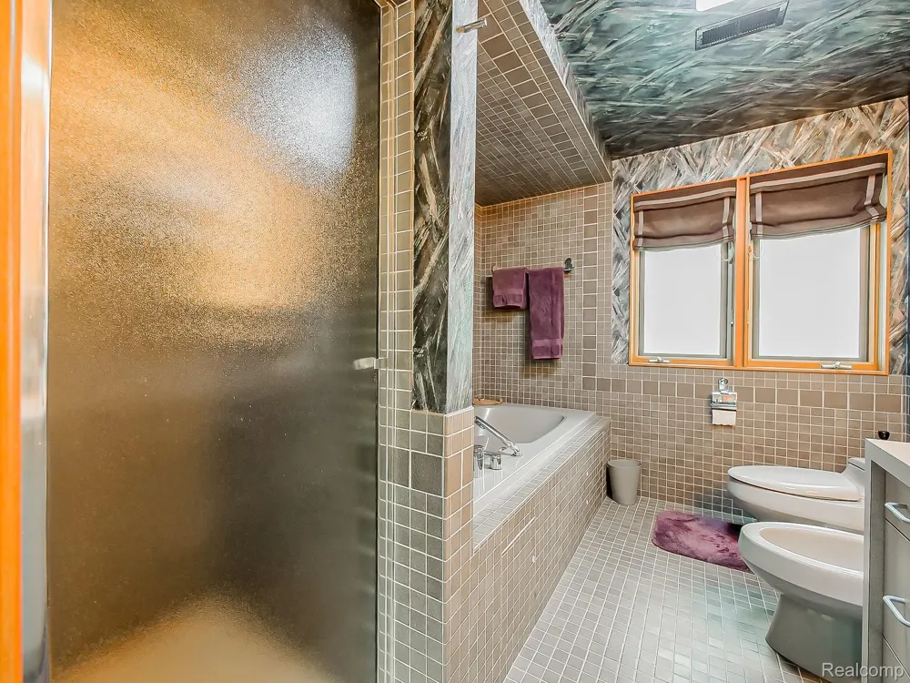 7830 Barnsbury Road West Bloomfield Charter Township, MI 48324
