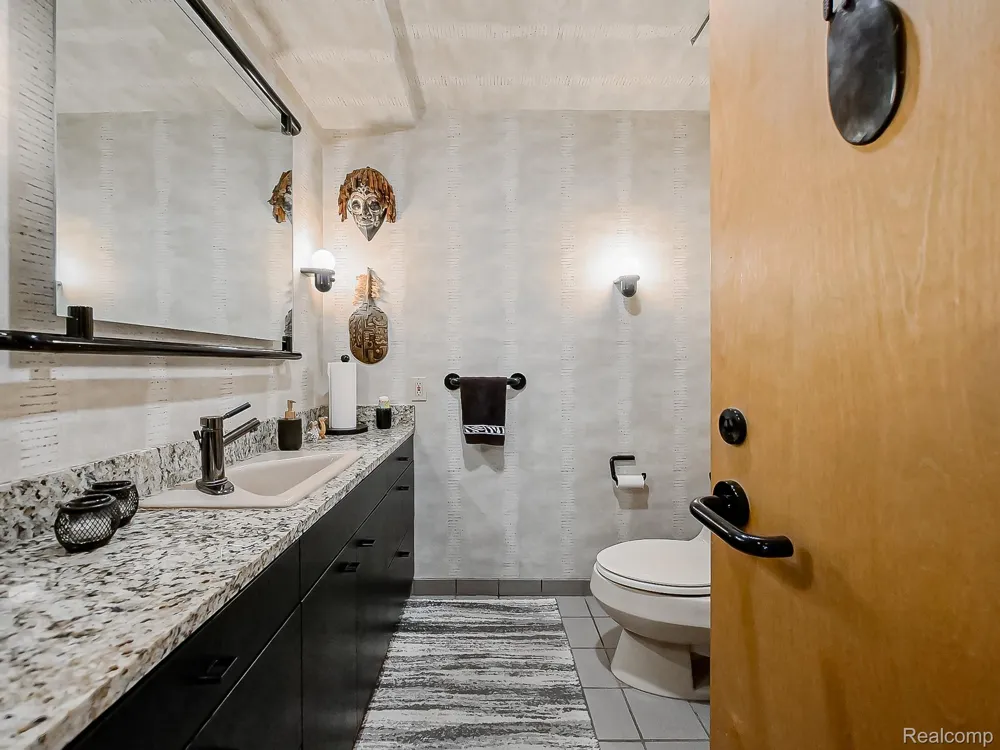 7830 Barnsbury Road West Bloomfield Charter Township, MI 48324