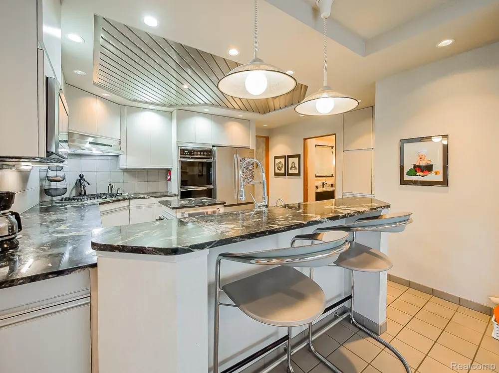 7830 Barnsbury Road West Bloomfield Charter Township, MI 48324