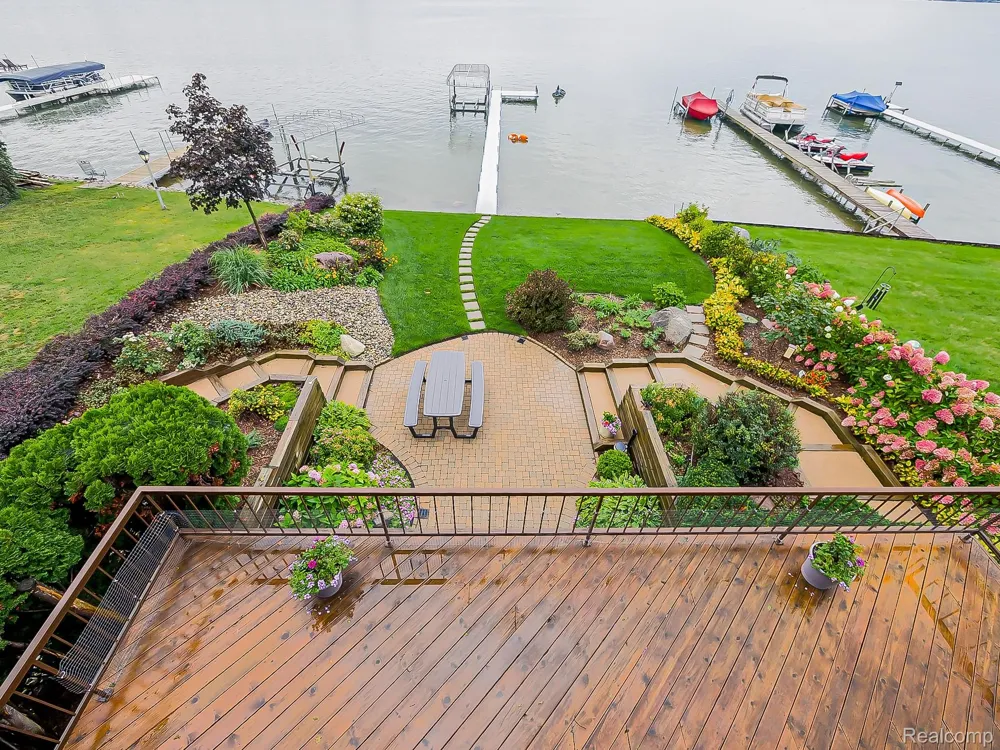 7830 Barnsbury Road West Bloomfield Charter Township, MI 48324