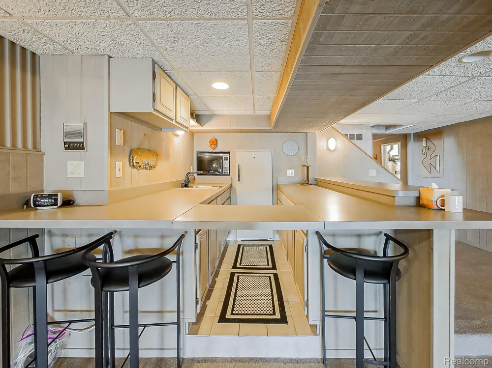 7830 Barnsbury Road West Bloomfield Charter Township, MI 48324