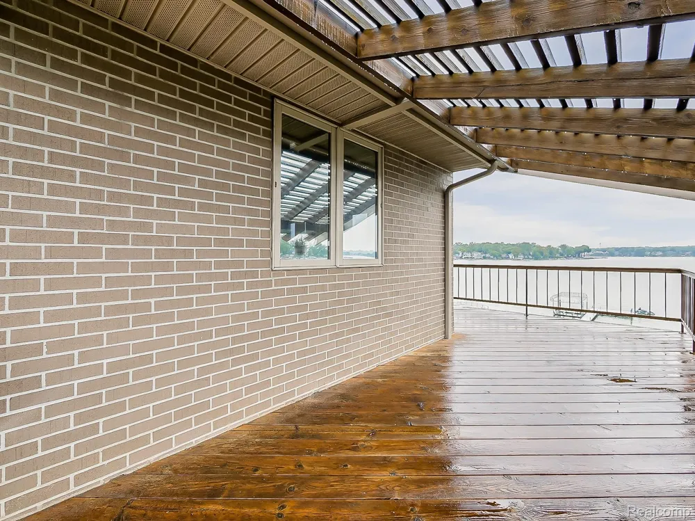 7830 Barnsbury Road West Bloomfield Charter Township, MI 48324