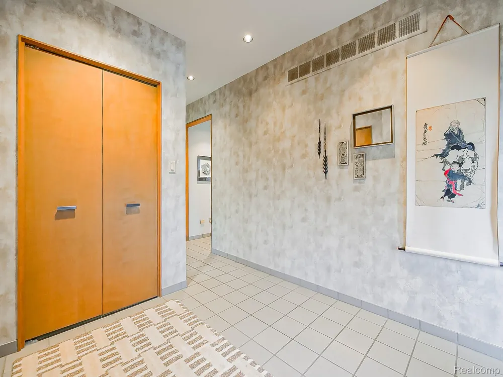 7830 Barnsbury Road West Bloomfield Charter Township, MI 48324