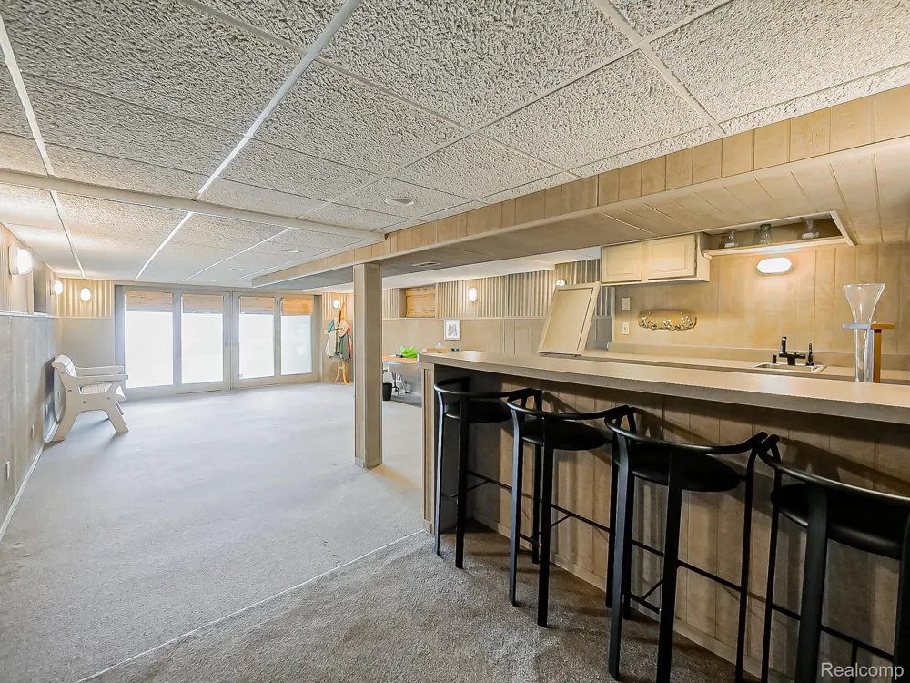 7830 Barnsbury Road West Bloomfield Charter Township, MI 48324