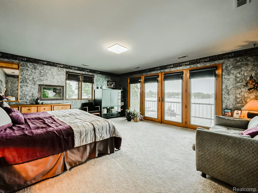 7830 Barnsbury Road West Bloomfield Charter Township, MI 48324